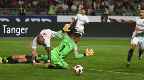 No se lo olvida más: Ben Yedder erró un penal ante el Barcelona en el último segundo