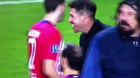 Las redes explotan preguntándose si Simeone se burló del arquero del Real Madrid