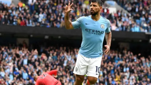 Sergio Agüero celebra un nuevo tanto de Manchester City.