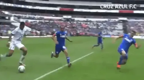 El enorme quite de Marcone, jugador de Cruz Azul