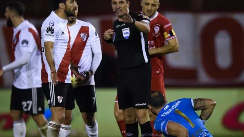 ¡UFFFF! Hubo sanción por el césped de Huracán