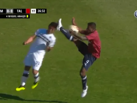 Araujo casi le arranca la cabeza a Gómez, de Gimnasia