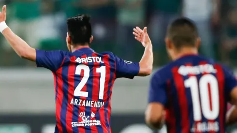 Arzamendia acaba de hacer el gol más imposible de la Copa Libertadores para Cerro Porteño