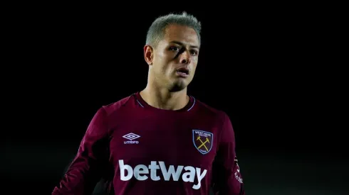 Chicarito y un mal comienzo en la Premier