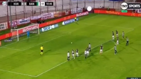 Darío Cvitanich no pateó mal pero igual falló.