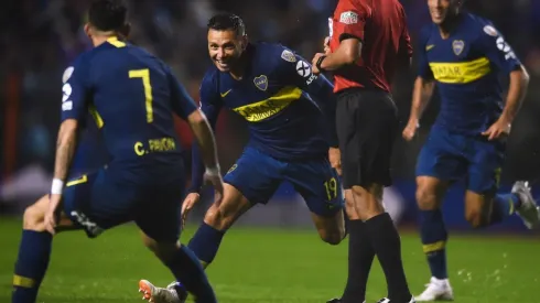 Mauro Zárate gritando un gol de Boca en la Bombonera.