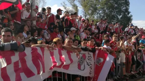 Los hinchas de River afuera del Monumental.