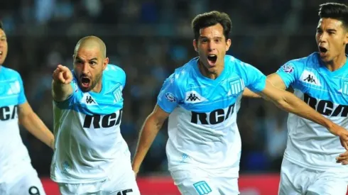 Todo Racing festeja el gol del triunfo.