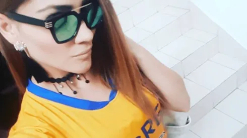 Jenny Iglesias desfiló en "Las noches del fútbol" con un vestido súper ajustado