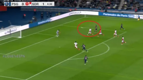 Edinson Cavani definió con clase por encima del arquero rival y estampó el empate para el PSG