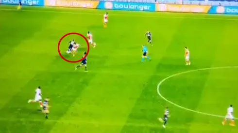 Captura de Neymar eludiendo a rivales.