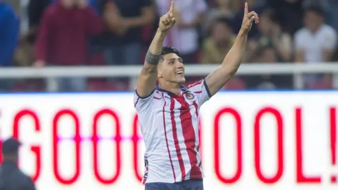 Pulido saltó como nadie, le sacó más de un metro a su marcador y empató para Chivas