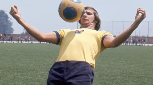 CRACK. Enrique es un consagrado con la playera azulcrema.