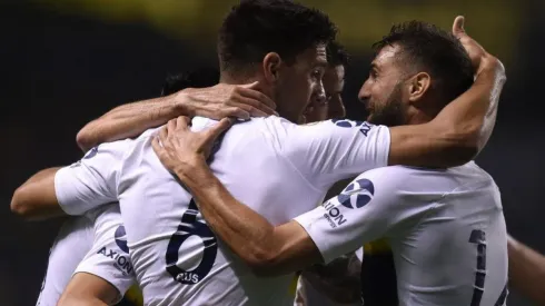 Todo Boca celebra uno de los tantos del triunfo.