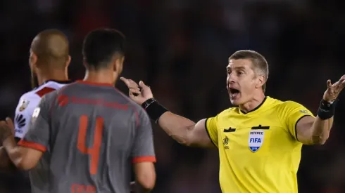 Daronco habló con el VAR y decidió no cobrar penal