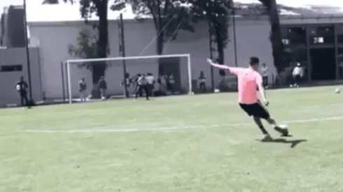 Golazo de Edson Álvarez en el entrenamiento.