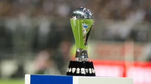 El trofeo de la Liga MX espera por su nuevo dueño.