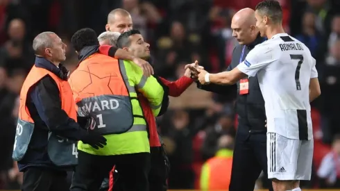 Foto de Cristiano Ronaldo con el joven.