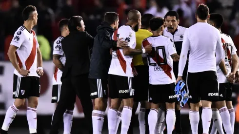 Foto de los jugadores de River enfrentando a Gremio.