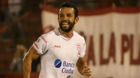 Lucas Gamba, la gran figura del partido.