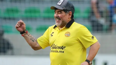Con un sombrero de mariachi y un buen habano, Maradona festeja su cumpleaños en Instagram