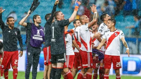AL RITMO DE LOS HINCHAS. Los jugadores de River cantando junto con los fanáticos (Foto: Getty).