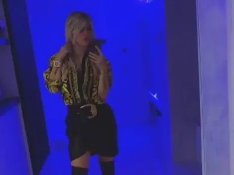 De espaldas y con un pantalón engomado, Wanda Nara posteó una foto "algo altanera y vanidosa"