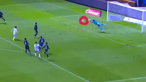 Vikonis mantuvo con vida a Puebla ante Zaldívar en el primer tiempo