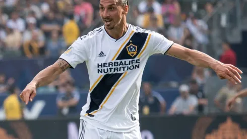 Zlatan frustrado en la derrota ante el Dynamo