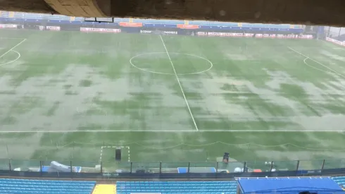 Así luce el campo de juego de la Bombonera.