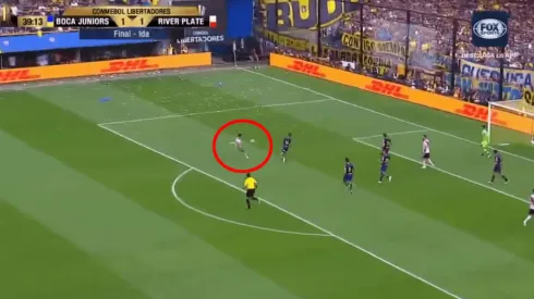 Foto captura del momento de la volea del Pity Martinez.