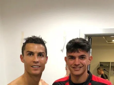 Cristiano se sacó una foto y no se dio cuenta que atrás había un compañero completamente sin ropa