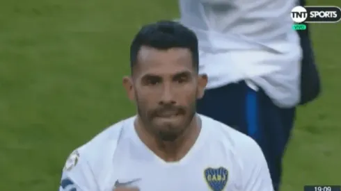 El gesto de Tevez con los hinchas cuando se iba de La Bombonera