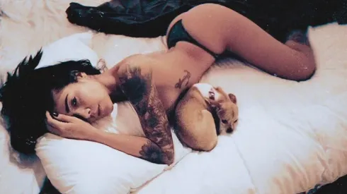 Erika Fernandez siempre posa bien en la cama.