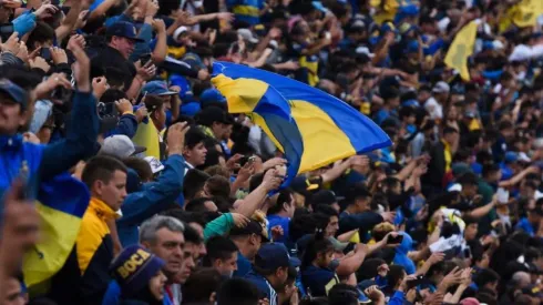 AZUL Y ORO. La bandera flamea en La Bombonera en el entrenamiento a puertas abiertas (Foto: Getty).