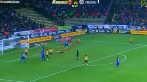 Pablo Aguilar saltó más alto que todos.