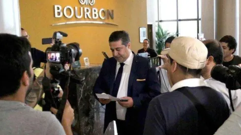 Las tres palabras que Angelici soltó antes de entrar a la reunión y decepcionaron a todo Boca