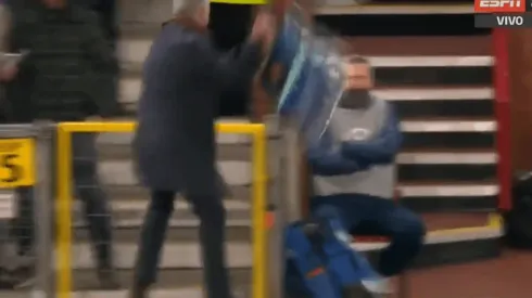 Manchester United ganó sobre la hora y Mourinho terminó fuera de sí festejando