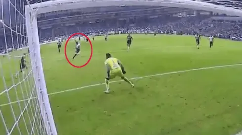 ¡Ay, Rogelio! Funes Mori quedó mano a mano pero le erró al arco