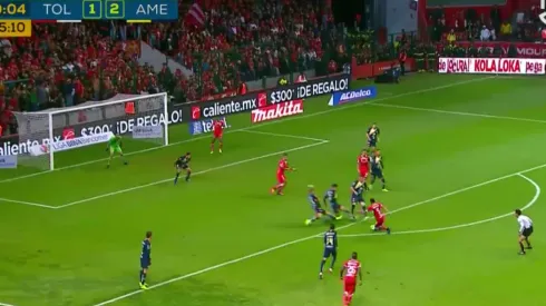 Tremendo golazo de Vega.