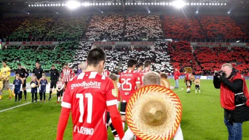 Emociona a cualquiera: el homenaje del PSV para sus mexicanos