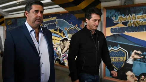 FIN DE CICLO. Daniel Angelici con Guillermo Barros Schelotto, quien no seguirá en Boca (Foto: Getty).