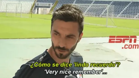 El divertido momento de Scocco contestando en inglés