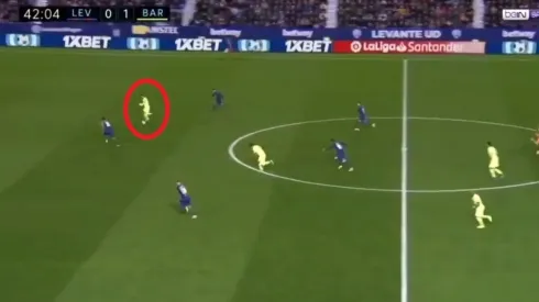 Messi voló, le ganó a todos los defensores rivales y de caño metió un golazo