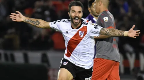 Scocco sigue de fiesta: brindó por la llegada del 2019 con la Libertadores al lado
