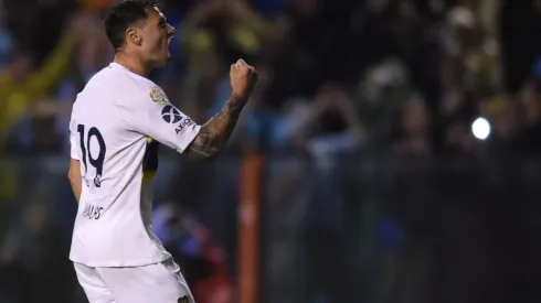 Zárate le marcó de penal a Colón.