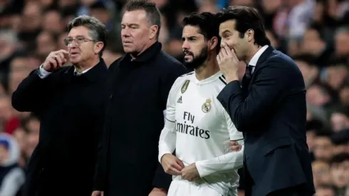 CORTOCIRCUITO. Solari le habla a Isco ayer en el triunfo ante Leganés (Foto: Getty).