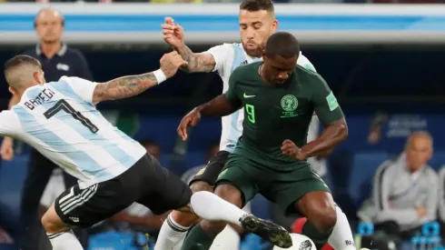 Odion Ighalo en un partido ante Argentina.