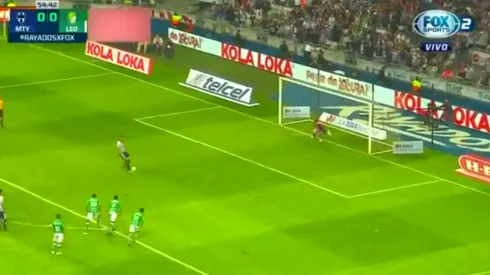 Nicolás Sánchez pateó de gran manera para anotar el primer gol del partido.