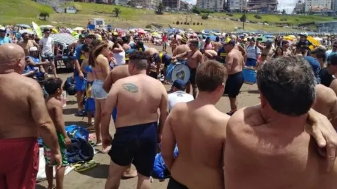 Nada de amistoso: la hinchada de Boca metió tremenda fiesta en la playa de Mar del Plata